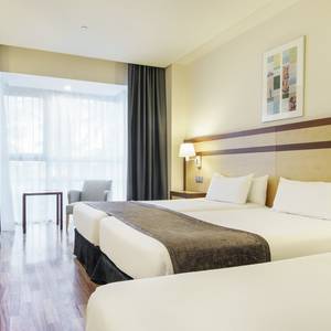 Double room with extra bed Hotel ILUNION Pío XII Madrid