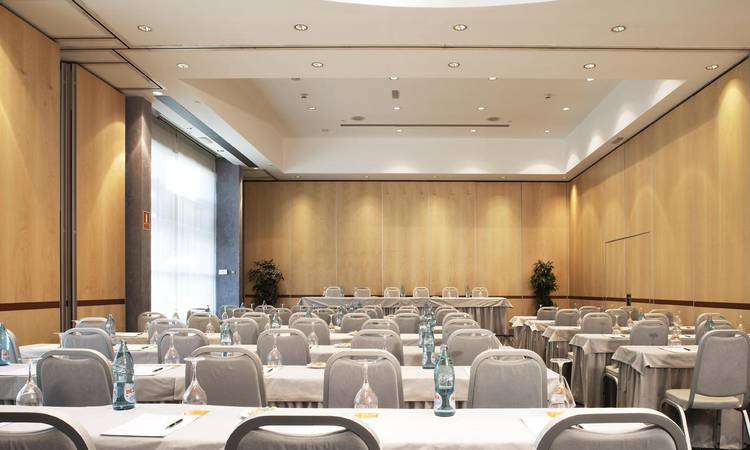 Business room 1 Hotel ILUNION Pío XII Madrid Business room 1 Hotel ILUNION Pío XII Madrid
